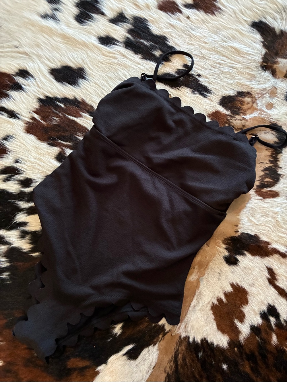 🔥BOGO SWIMWEAR 👙
SHEIN Black Scallop One-Piece Swimsuit